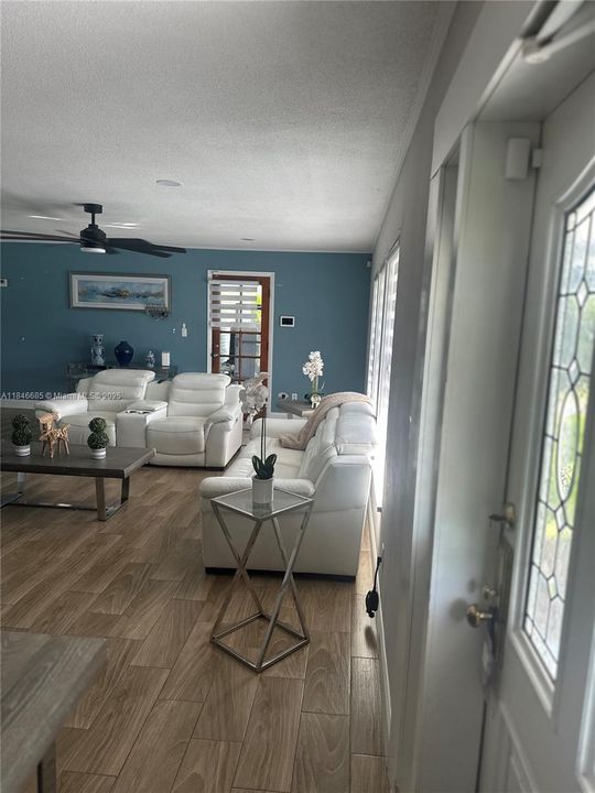 For Sale: $490,000 (5 beds, 3 baths, 2515 Square Feet)