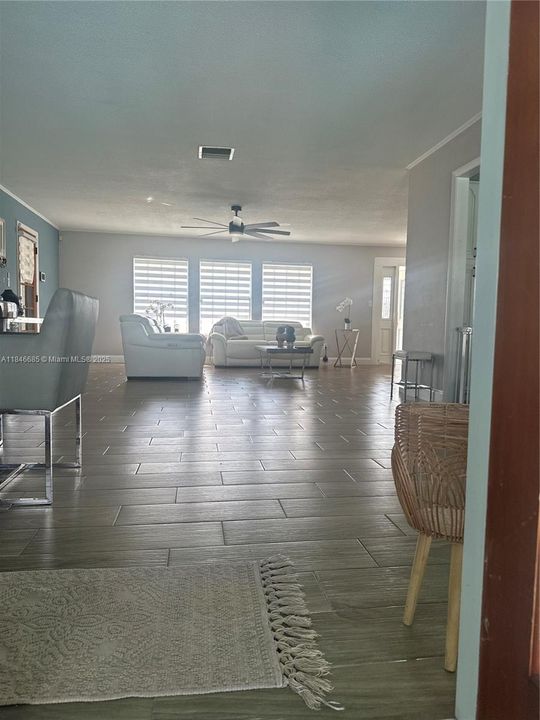 For Sale: $490,000 (5 beds, 3 baths, 2515 Square Feet)