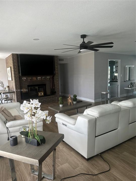 For Sale: $490,000 (5 beds, 3 baths, 2515 Square Feet)