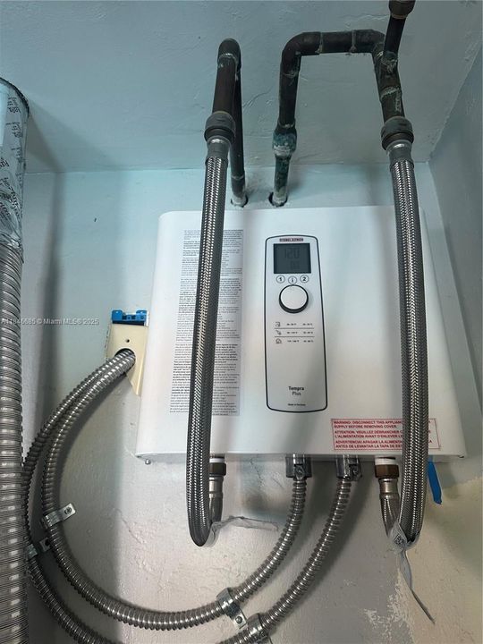 For Sale: $490,000 (5 beds, 3 baths, 2515 Square Feet)