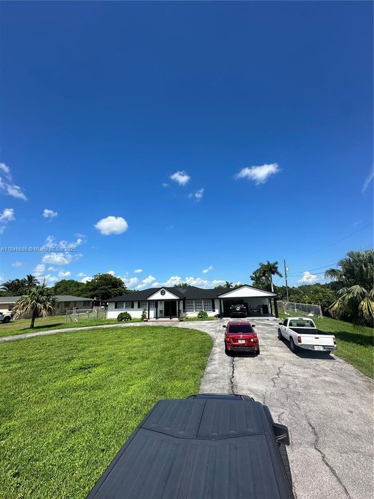 For Sale: $490,000 (5 beds, 3 baths, 2515 Square Feet)