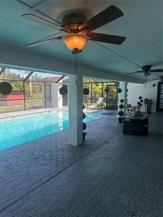 For Sale: $490,000 (5 beds, 3 baths, 2515 Square Feet)