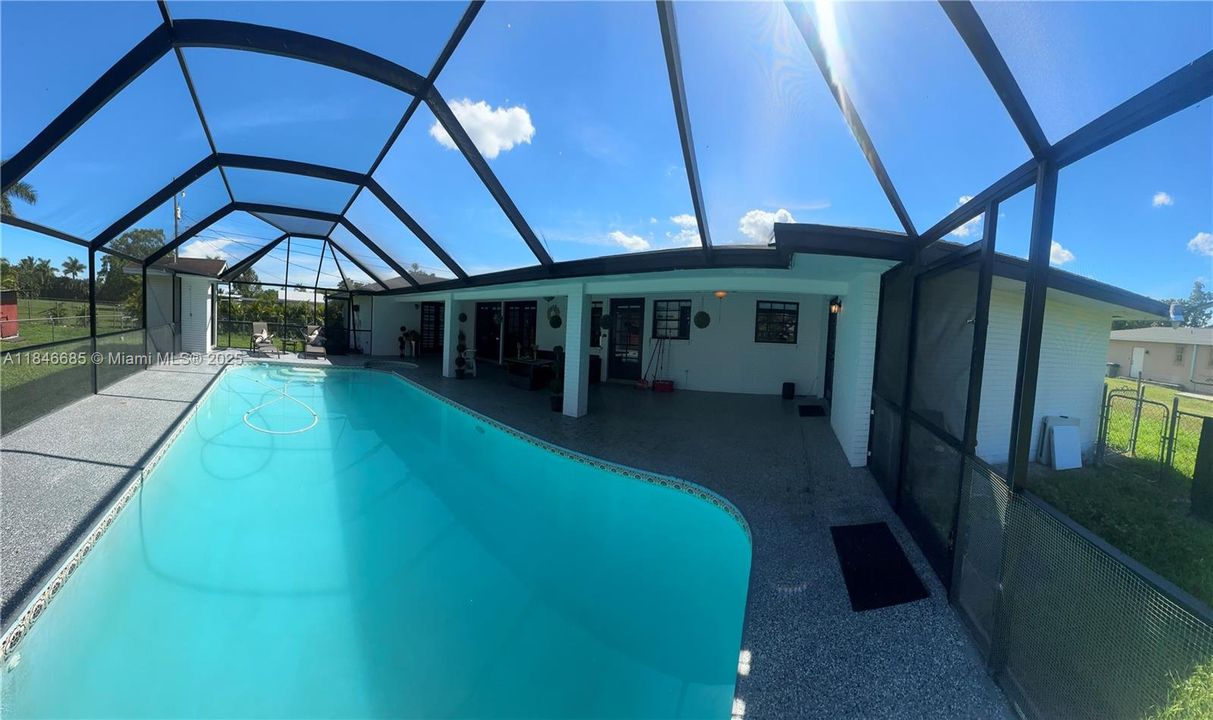 For Sale: $490,000 (5 beds, 3 baths, 2515 Square Feet)