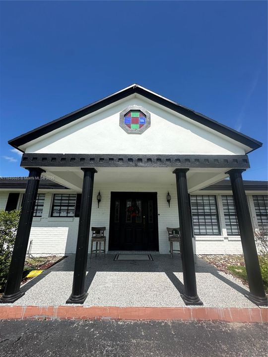 For Sale: $490,000 (5 beds, 3 baths, 2515 Square Feet)