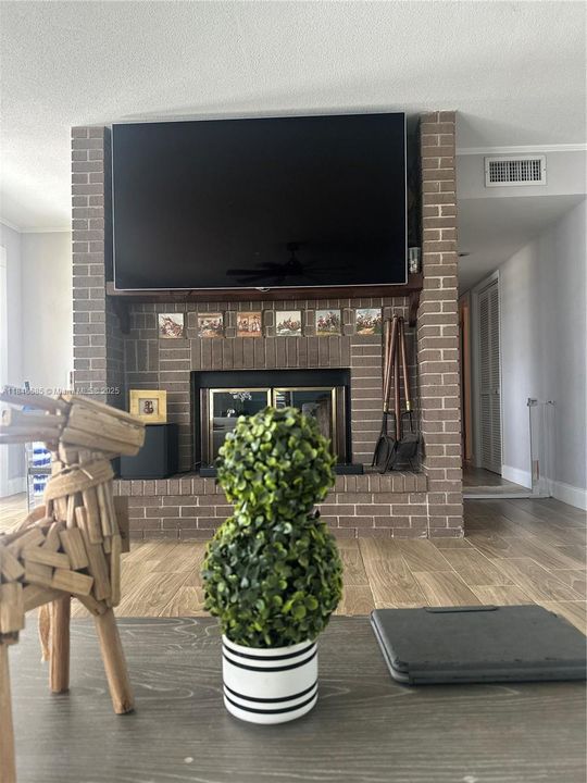 For Sale: $490,000 (5 beds, 3 baths, 2515 Square Feet)