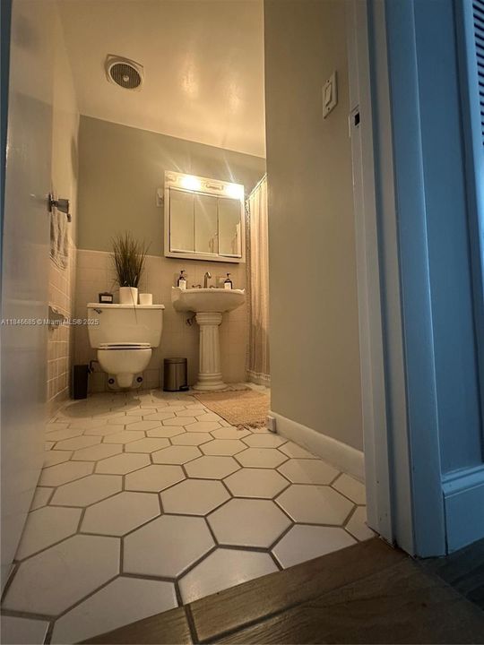 For Sale: $490,000 (5 beds, 3 baths, 2515 Square Feet)