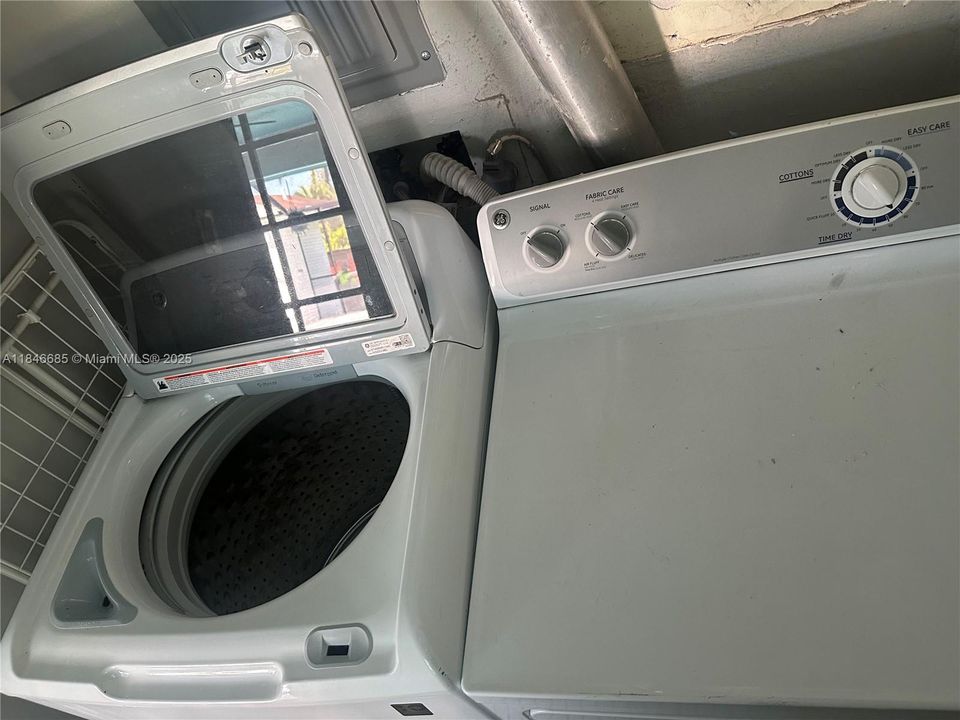 For Sale: $490,000 (5 beds, 3 baths, 2515 Square Feet)