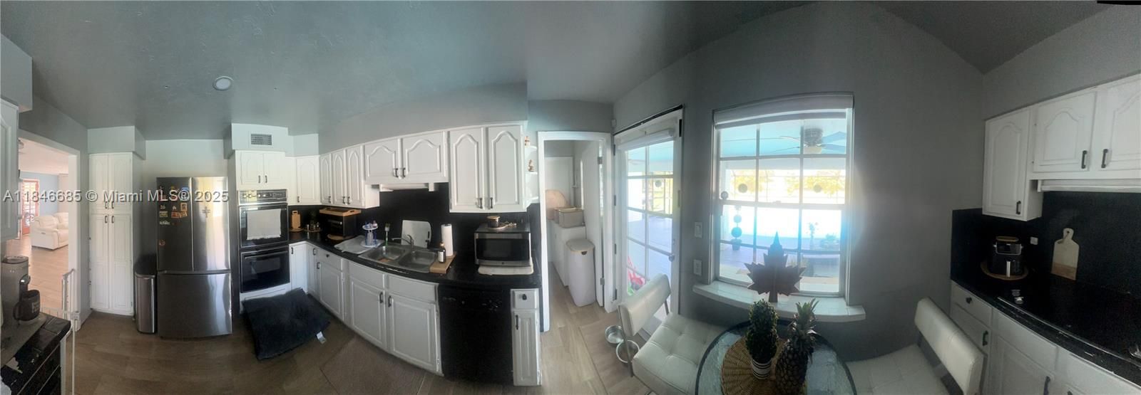 For Sale: $490,000 (5 beds, 3 baths, 2515 Square Feet)