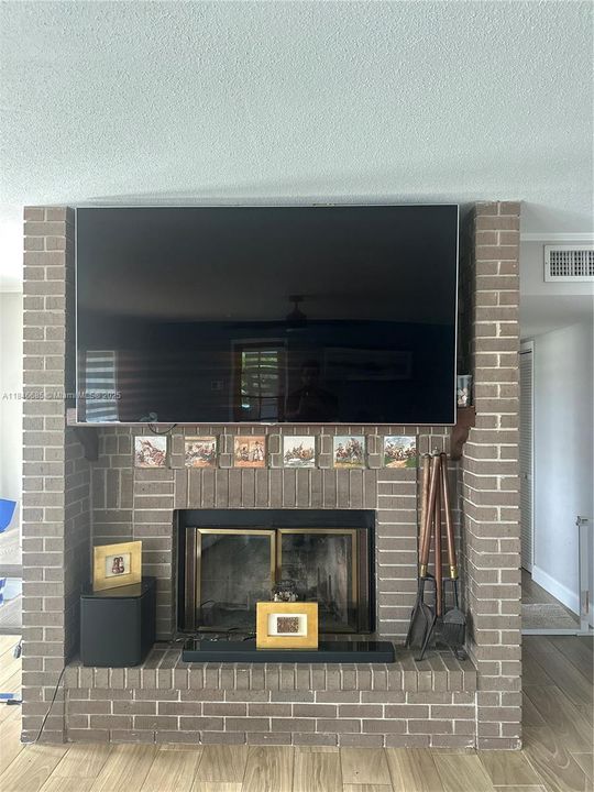 For Sale: $490,000 (5 beds, 3 baths, 2515 Square Feet)