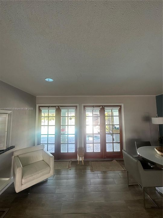 For Sale: $490,000 (5 beds, 3 baths, 2515 Square Feet)