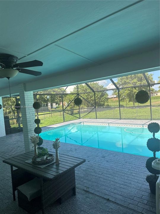 For Sale: $490,000 (5 beds, 3 baths, 2515 Square Feet)