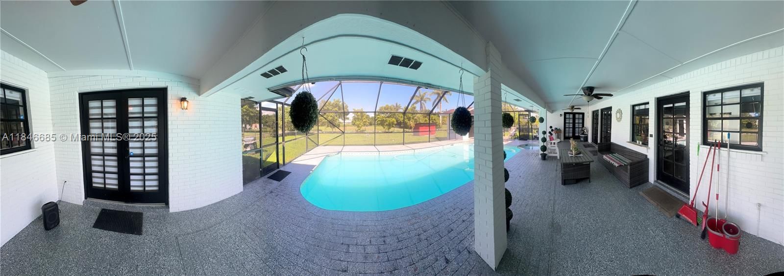 For Sale: $490,000 (5 beds, 3 baths, 2515 Square Feet)