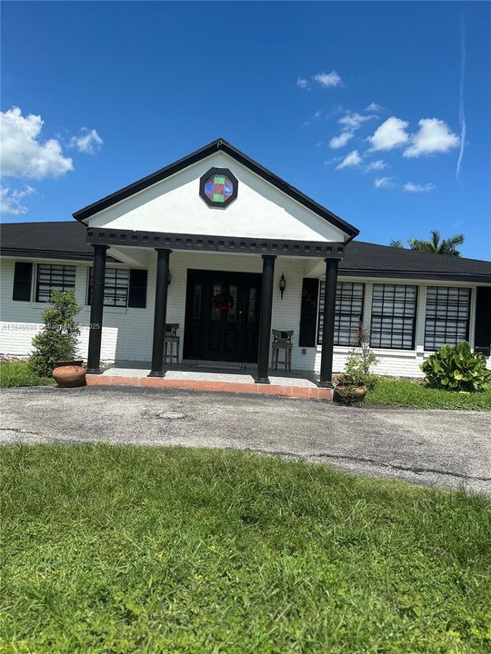 For Sale: $490,000 (5 beds, 3 baths, 2515 Square Feet)