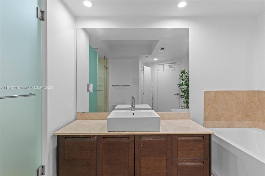 Недавно продано: $930,000 (3 спален, 2 ванн, 1489 Квадратных фут)