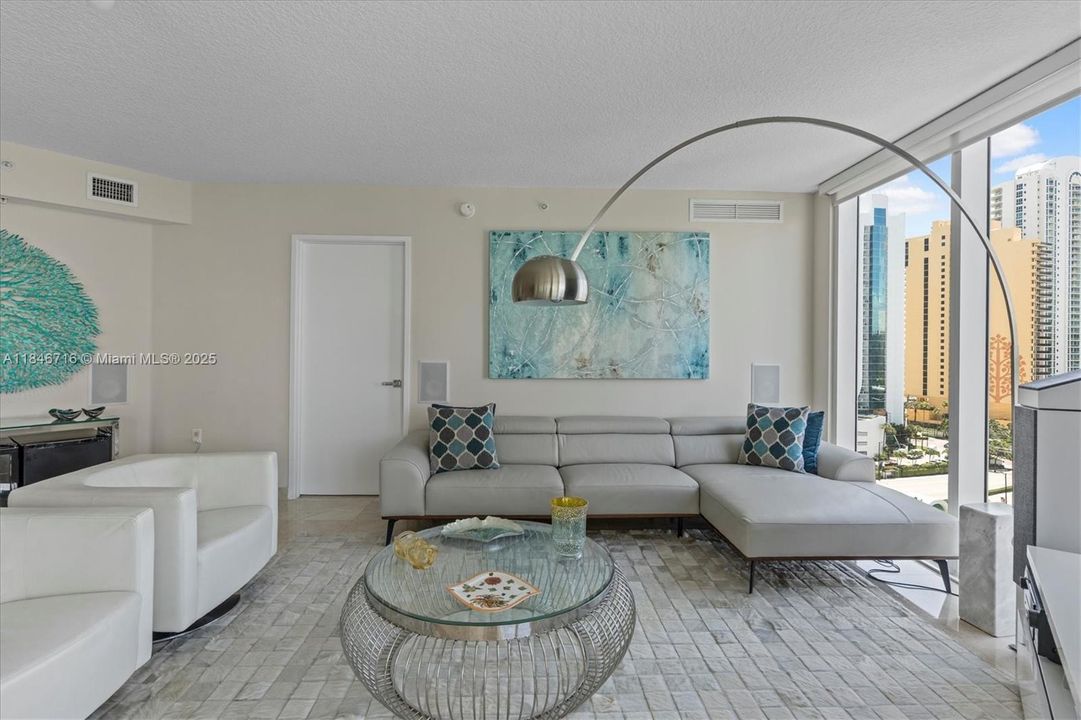 Недавно продано: $930,000 (3 спален, 2 ванн, 1489 Квадратных фут)