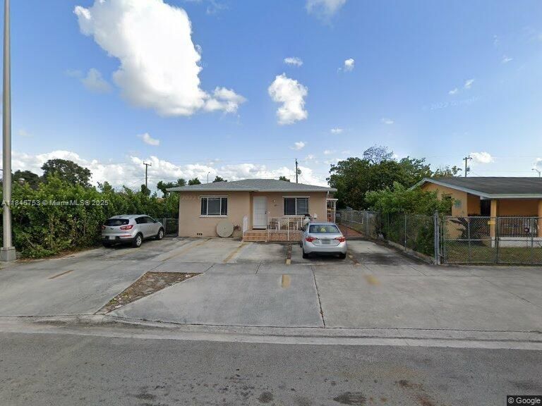 Vendido Recientemente: $750,000 (6 camas, 4 baños, 2622 Pies cuadrados)