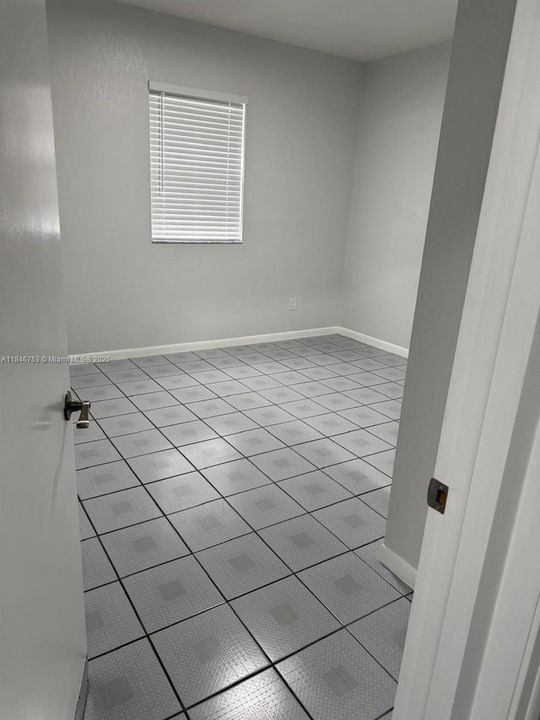 Vendido Recientemente: $750,000 (6 camas, 4 baños, 2622 Pies cuadrados)