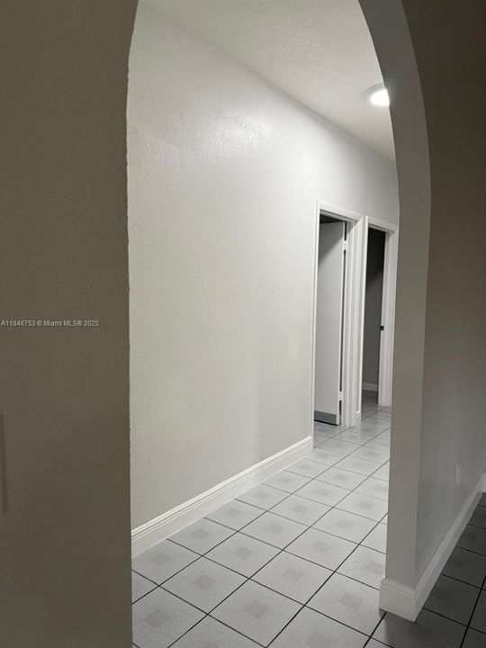 Vendido Recientemente: $750,000 (6 camas, 4 baños, 2622 Pies cuadrados)