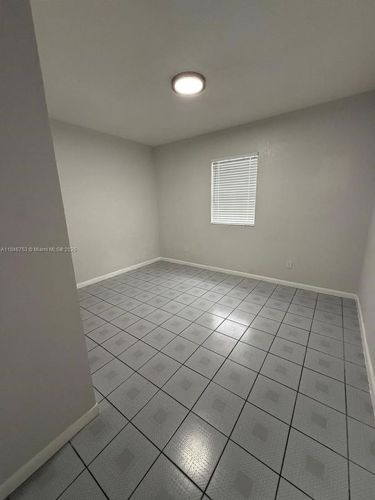 Vendido Recientemente: $750,000 (6 camas, 4 baños, 2622 Pies cuadrados)