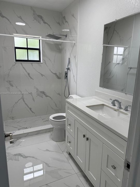 Vendido Recientemente: $750,000 (6 camas, 4 baños, 2622 Pies cuadrados)