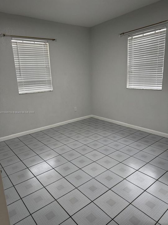 Vendido Recientemente: $750,000 (6 camas, 4 baños, 2622 Pies cuadrados)