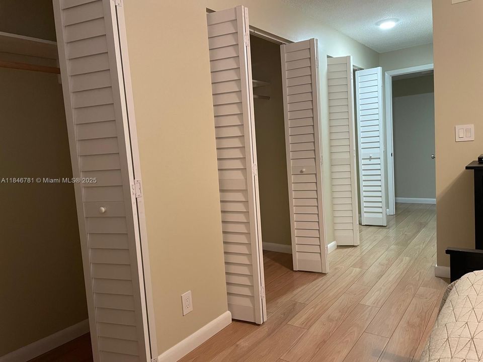 For Sale: $275,000 (2 beds, 2 baths, 1190 Square Feet)