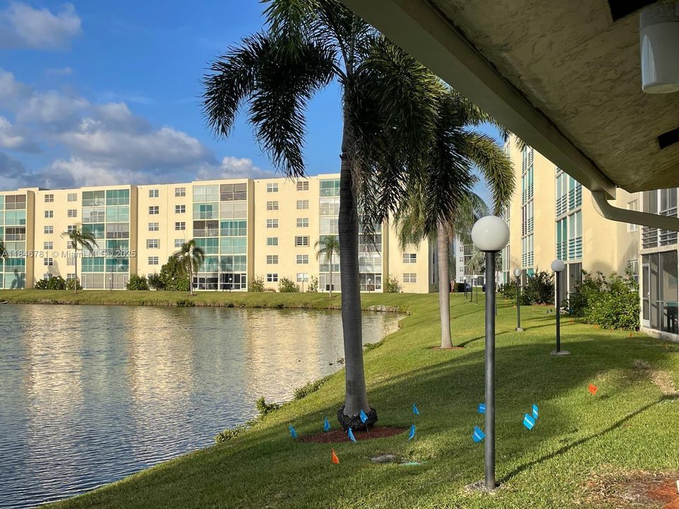 For Sale: $275,000 (2 beds, 2 baths, 1190 Square Feet)