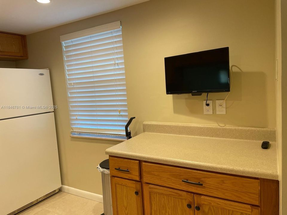 For Sale: $275,000 (2 beds, 2 baths, 1190 Square Feet)