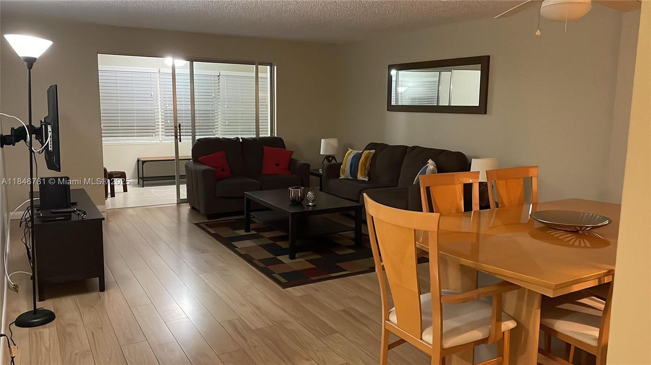 For Sale: $275,000 (2 beds, 2 baths, 1190 Square Feet)