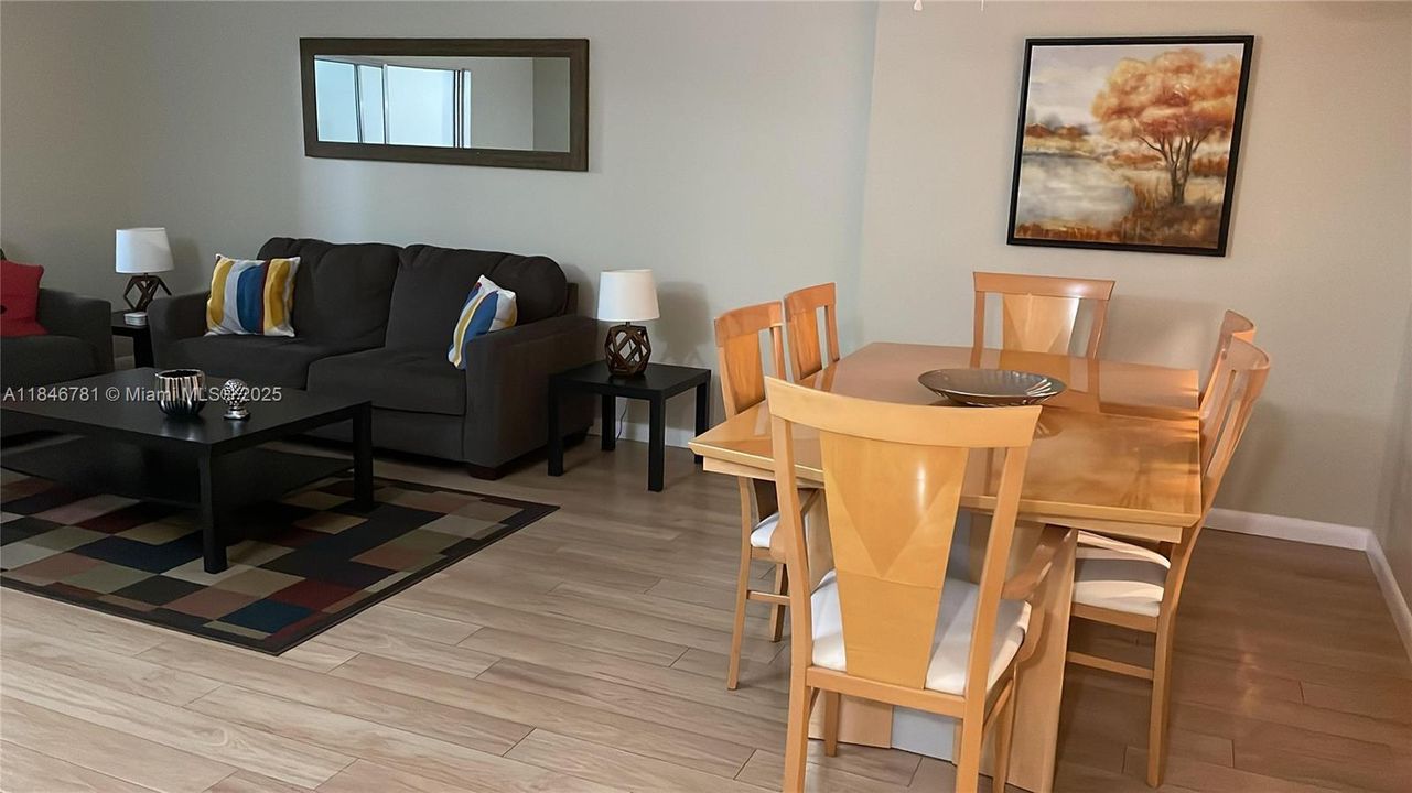 For Sale: $275,000 (2 beds, 2 baths, 1190 Square Feet)