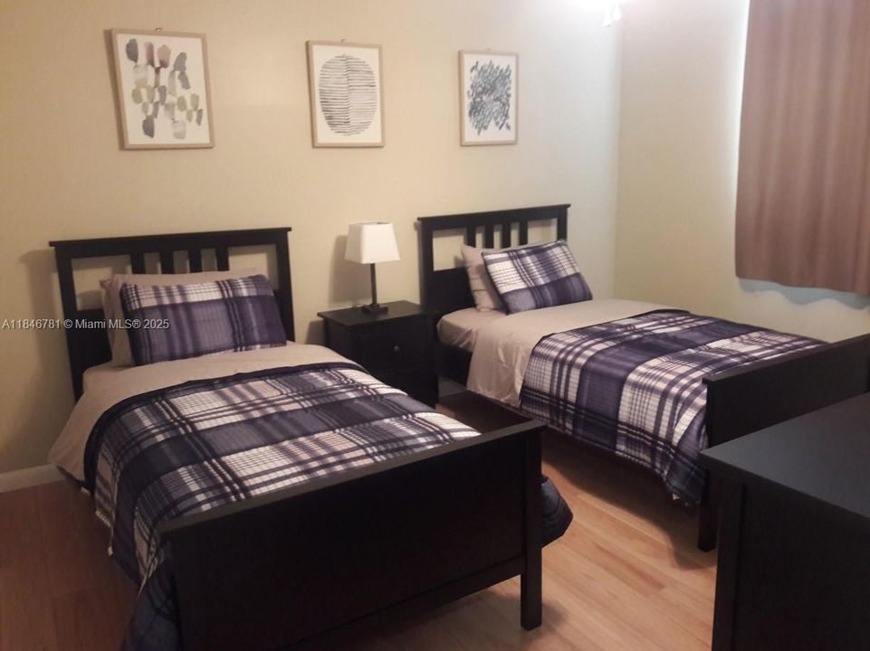 For Sale: $275,000 (2 beds, 2 baths, 1190 Square Feet)