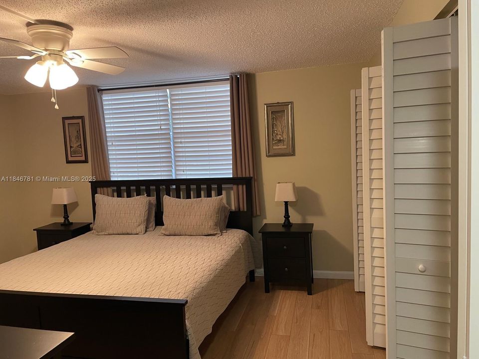 For Sale: $275,000 (2 beds, 2 baths, 1190 Square Feet)