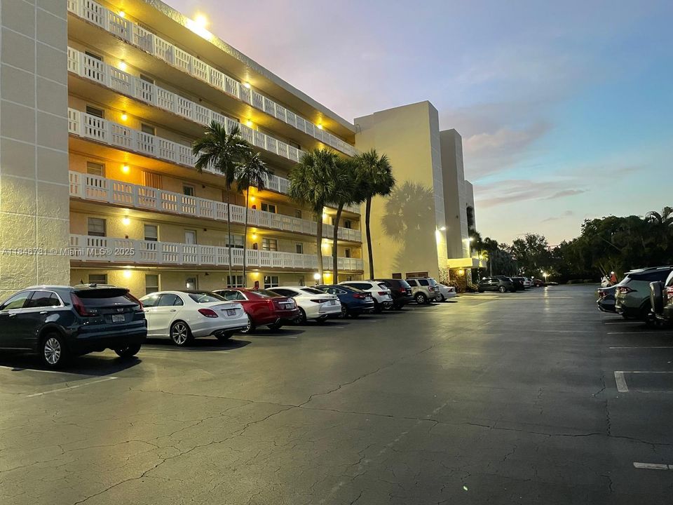 For Sale: $275,000 (2 beds, 2 baths, 1190 Square Feet)