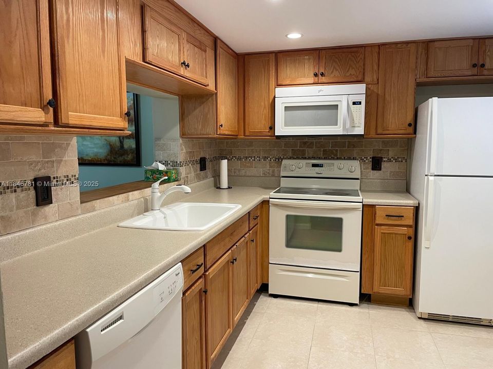 For Sale: $275,000 (2 beds, 2 baths, 1190 Square Feet)