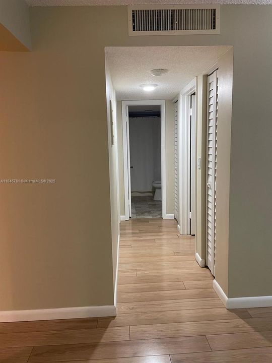 For Sale: $275,000 (2 beds, 2 baths, 1190 Square Feet)