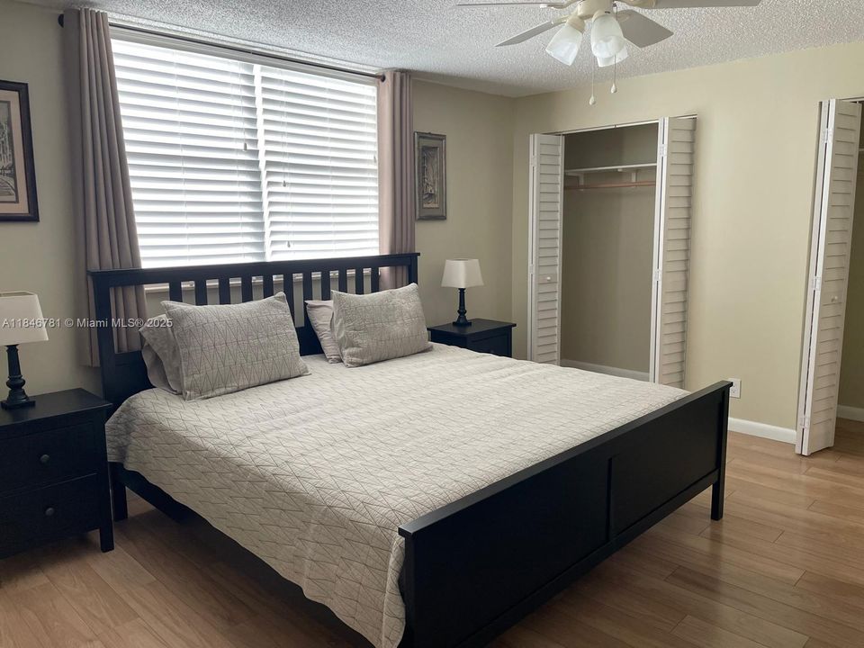 For Sale: $275,000 (2 beds, 2 baths, 1190 Square Feet)