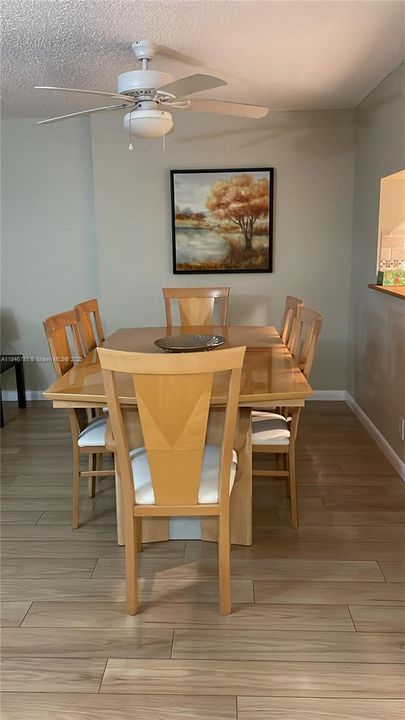 For Sale: $275,000 (2 beds, 2 baths, 1190 Square Feet)