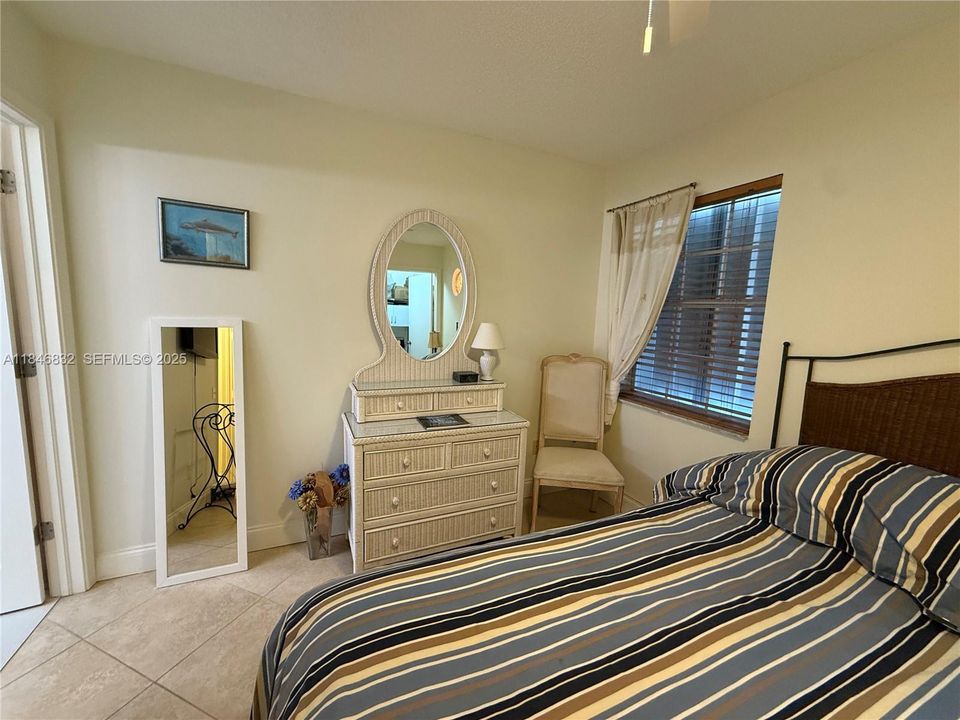 待售: $249,000 (2 贝兹, 2 浴室, 1128 平方英尺)