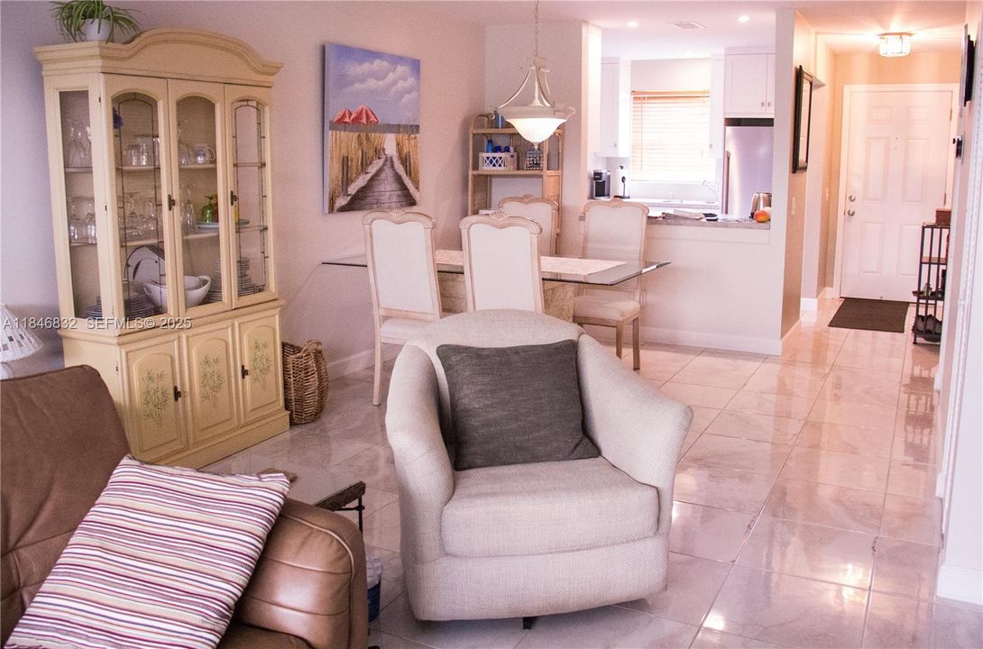 待售: $249,000 (2 贝兹, 2 浴室, 1128 平方英尺)