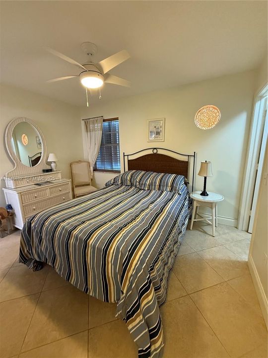 待售: $249,000 (2 贝兹, 2 浴室, 1128 平方英尺)