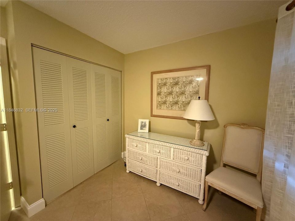 待售: $249,000 (2 贝兹, 2 浴室, 1128 平方英尺)