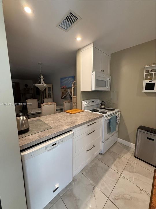 待售: $249,000 (2 贝兹, 2 浴室, 1128 平方英尺)