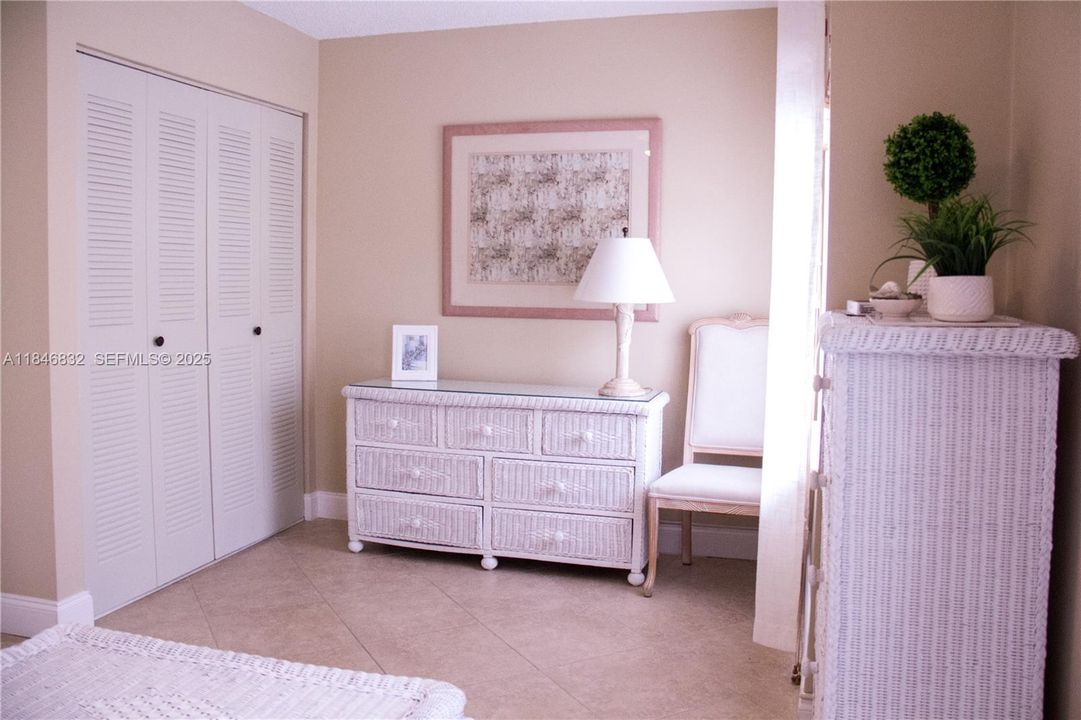 待售: $249,000 (2 贝兹, 2 浴室, 1128 平方英尺)