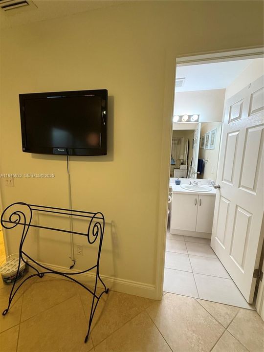 待售: $249,000 (2 贝兹, 2 浴室, 1128 平方英尺)