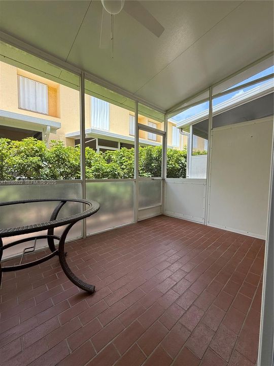 待售: $249,000 (2 贝兹, 2 浴室, 1128 平方英尺)