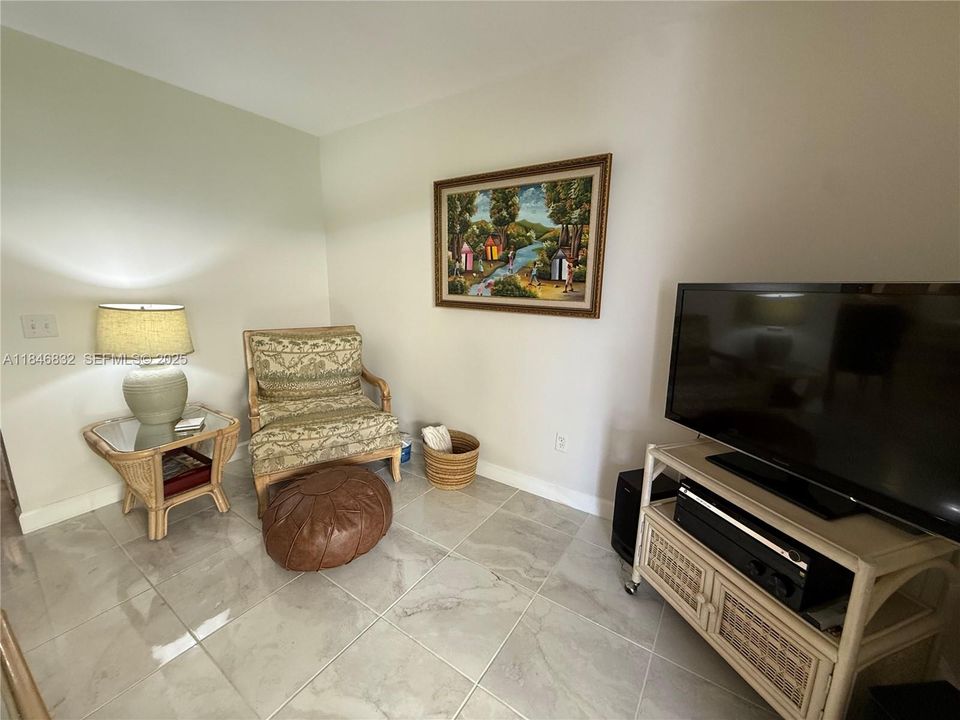 待售: $249,000 (2 贝兹, 2 浴室, 1128 平方英尺)