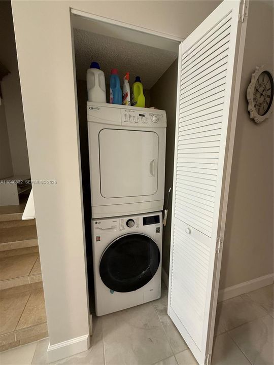 待售: $249,000 (2 贝兹, 2 浴室, 1128 平方英尺)