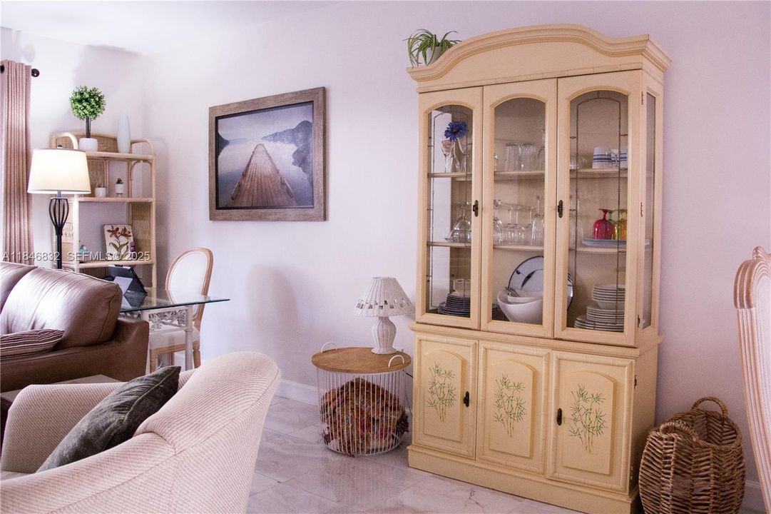 待售: $249,000 (2 贝兹, 2 浴室, 1128 平方英尺)