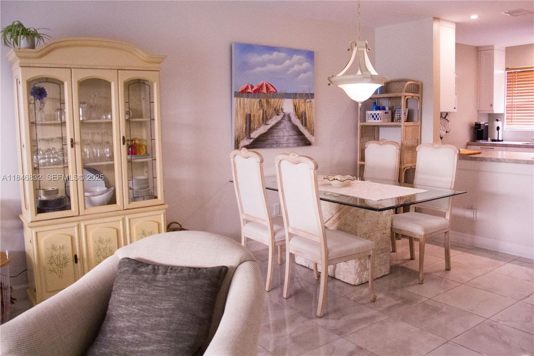 待售: $249,000 (2 贝兹, 2 浴室, 1128 平方英尺)