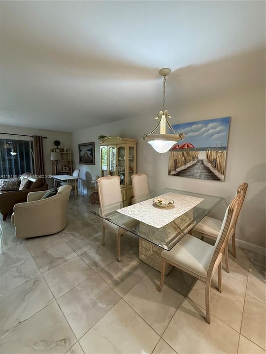 待售: $249,000 (2 贝兹, 2 浴室, 1128 平方英尺)